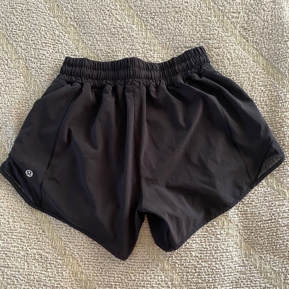 EUC smoke/pet free home lululemon hotty hot shorts - Picture 2 of 2